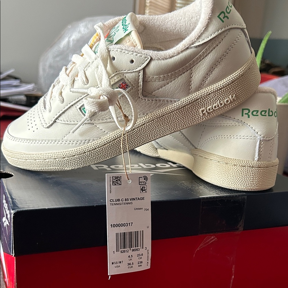 Reebok M 5.5/W 7 White club C 85 vintage tennis shoes